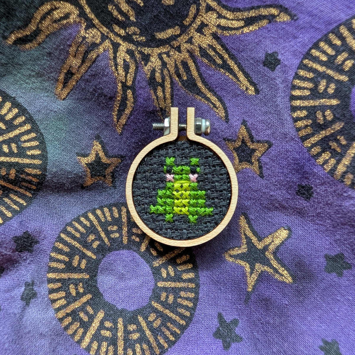 Frog Familiar Pin